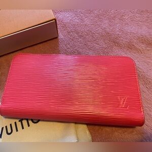 Louis Vuitton Pink bubble Gum Epi Zippy Wallet